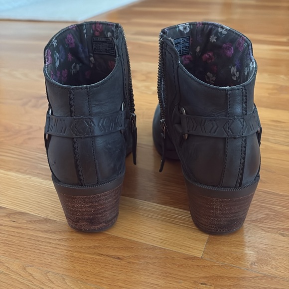 Teva Foxxy Waterproof Ankle Boot - 8.5 - Picture 3 of 6